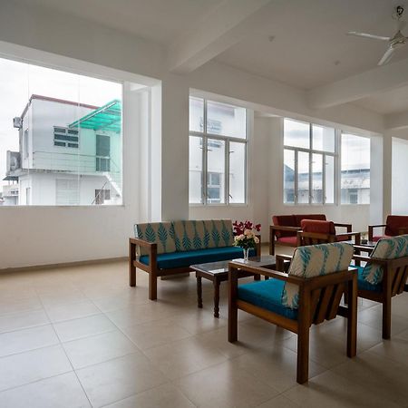 Hotel Oviya Vavuniya Extérieur photo