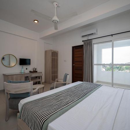 Hotel Oviya Vavuniya Extérieur photo