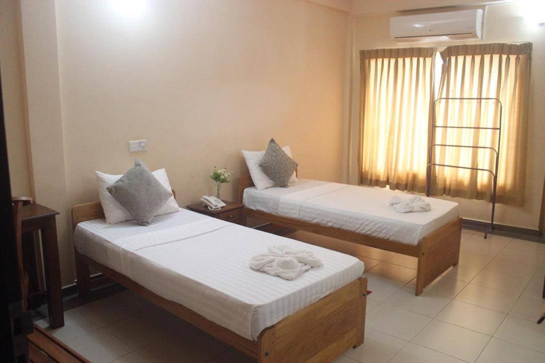 Hotel Oviya Vavuniya Extérieur photo