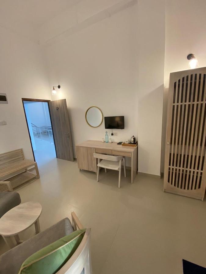 Hotel Oviya Vavuniya Extérieur photo