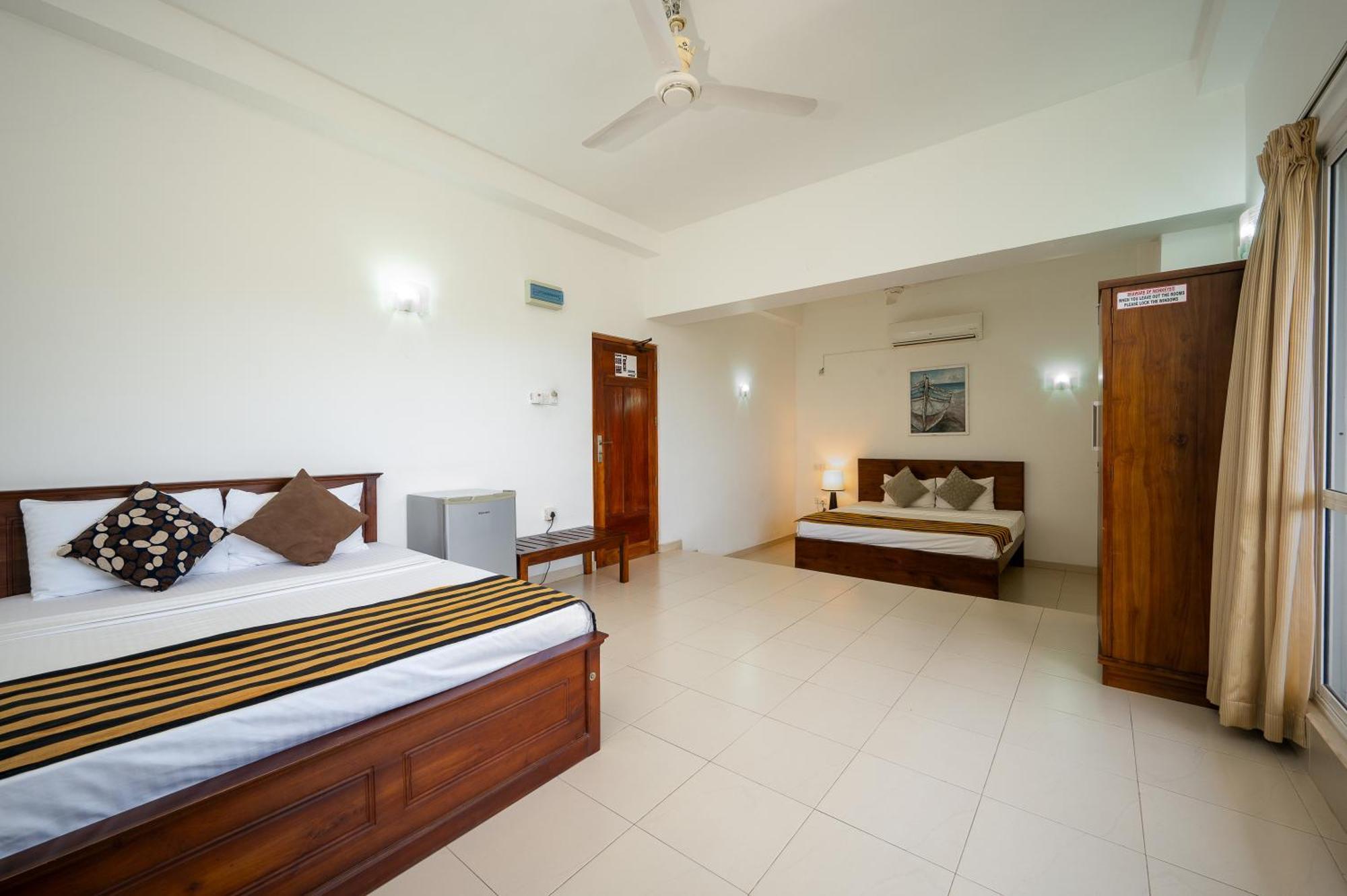 Hotel Oviya Vavuniya Extérieur photo