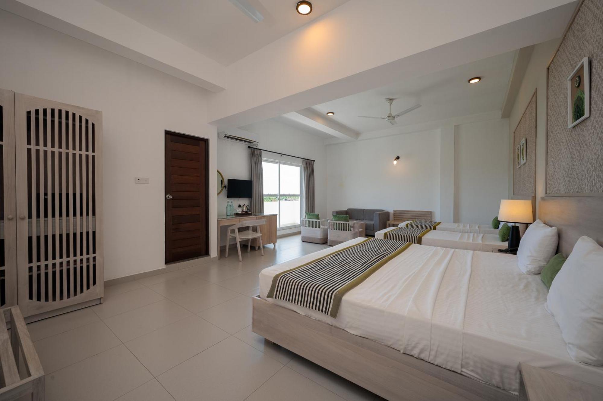 Hotel Oviya Vavuniya Extérieur photo