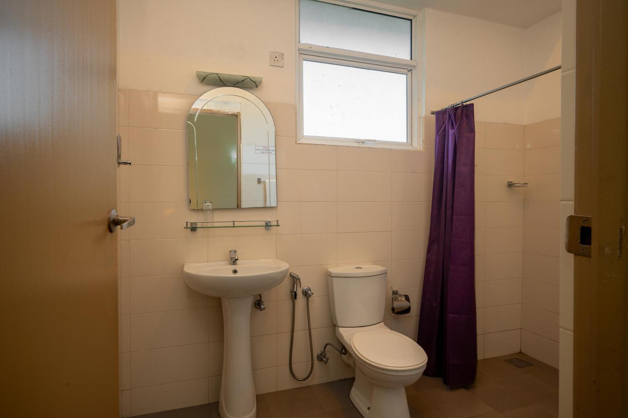 Hotel Oviya Vavuniya Extérieur photo