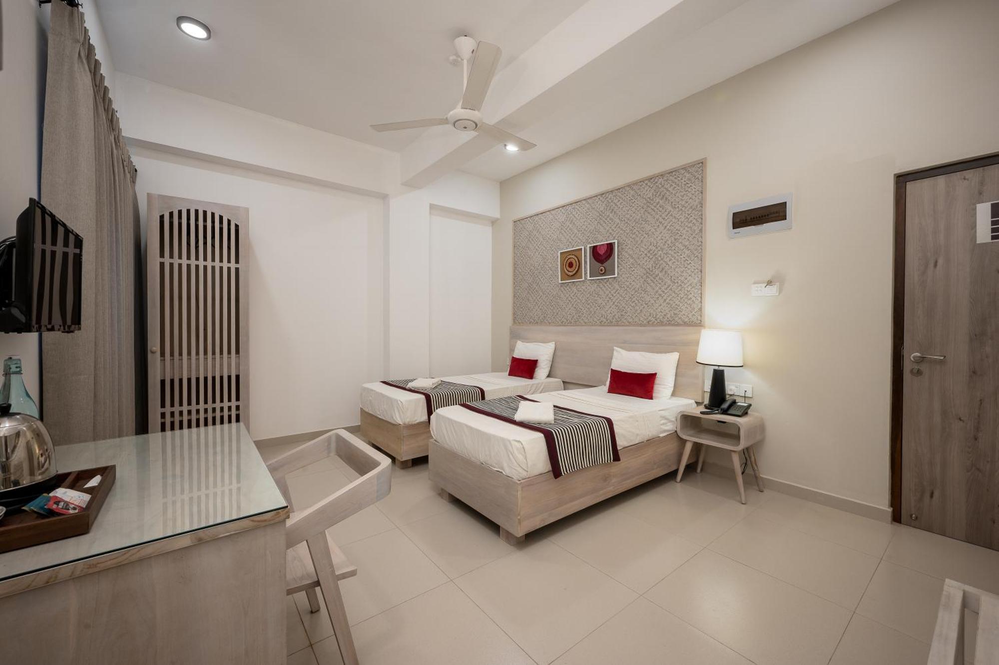 Hotel Oviya Vavuniya Extérieur photo