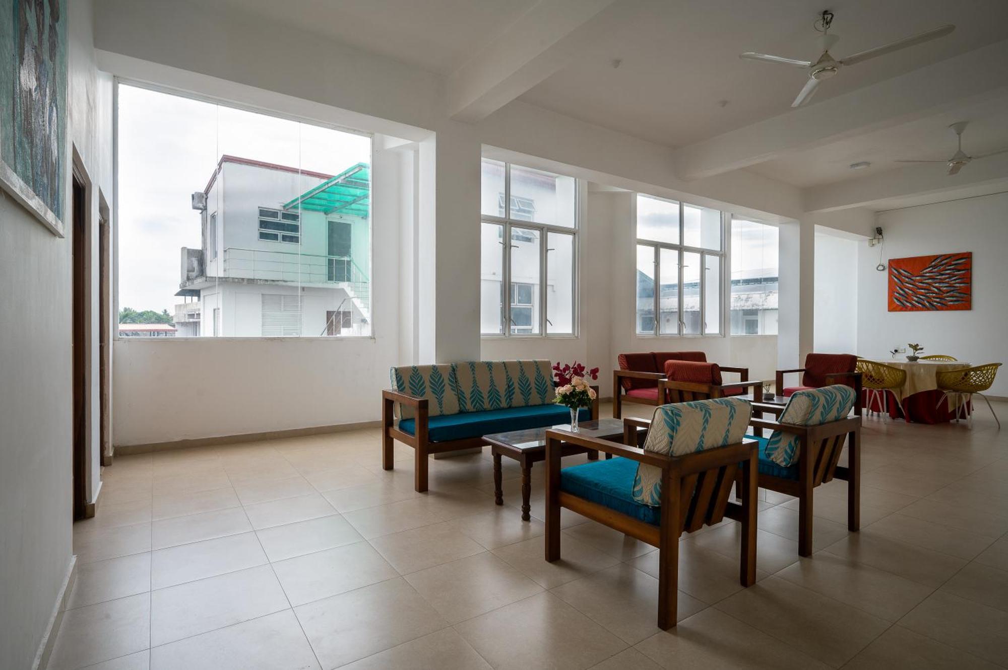 Hotel Oviya Vavuniya Extérieur photo