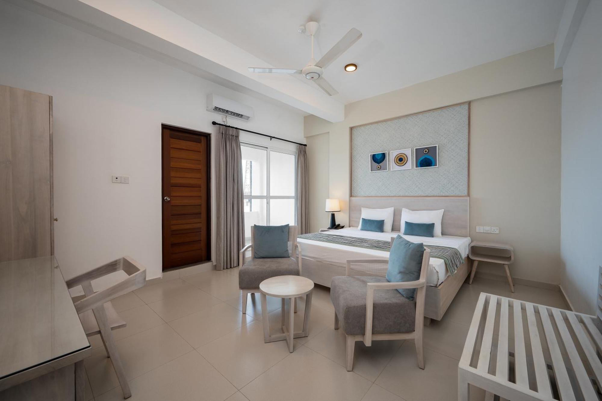 Hotel Oviya Vavuniya Extérieur photo