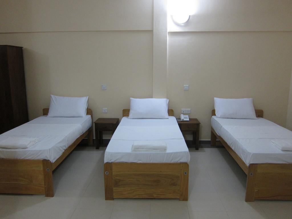 Hotel Oviya Vavuniya Extérieur photo