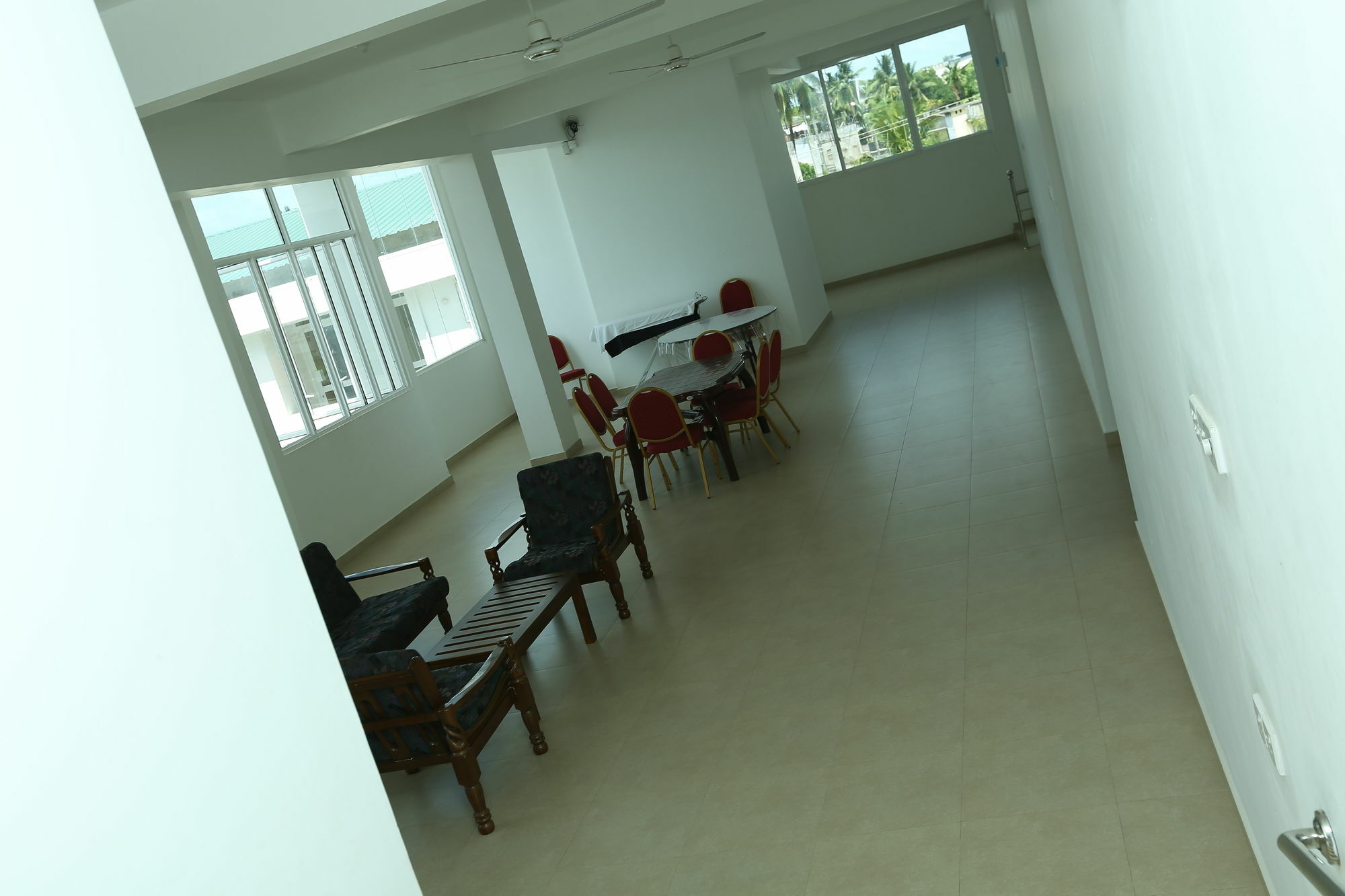 Hotel Oviya Vavuniya Extérieur photo
