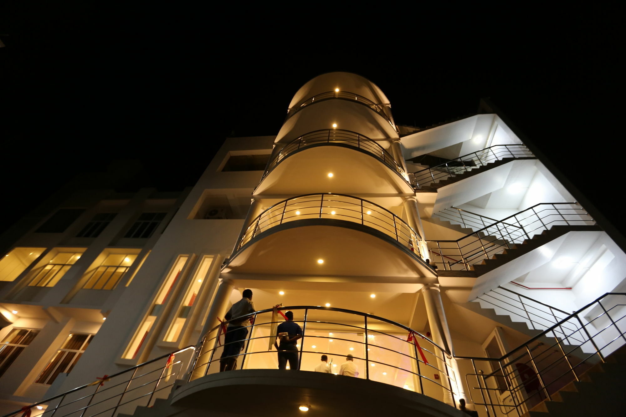 Hotel Oviya Vavuniya Extérieur photo