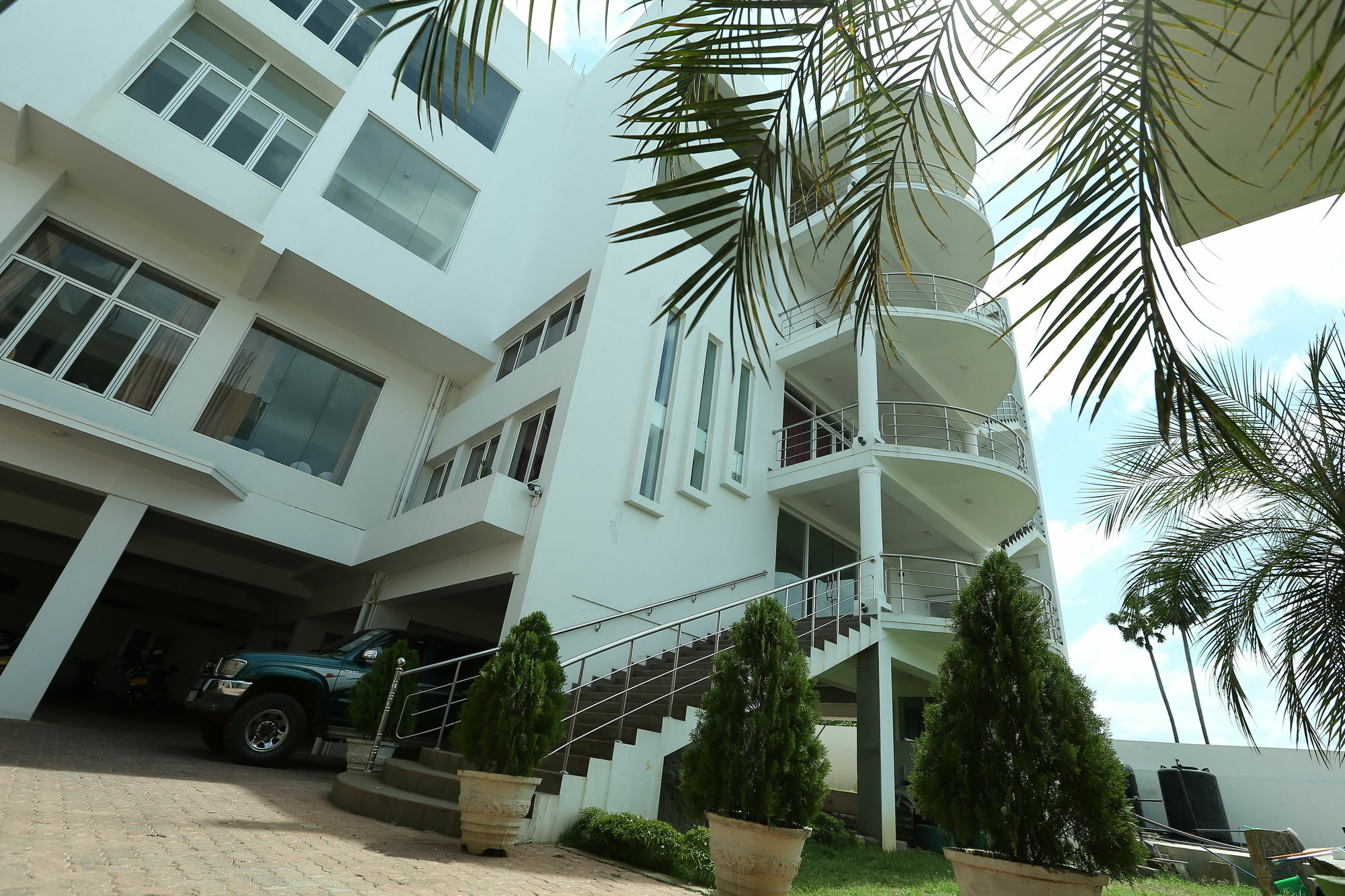 Hotel Oviya Vavuniya Extérieur photo