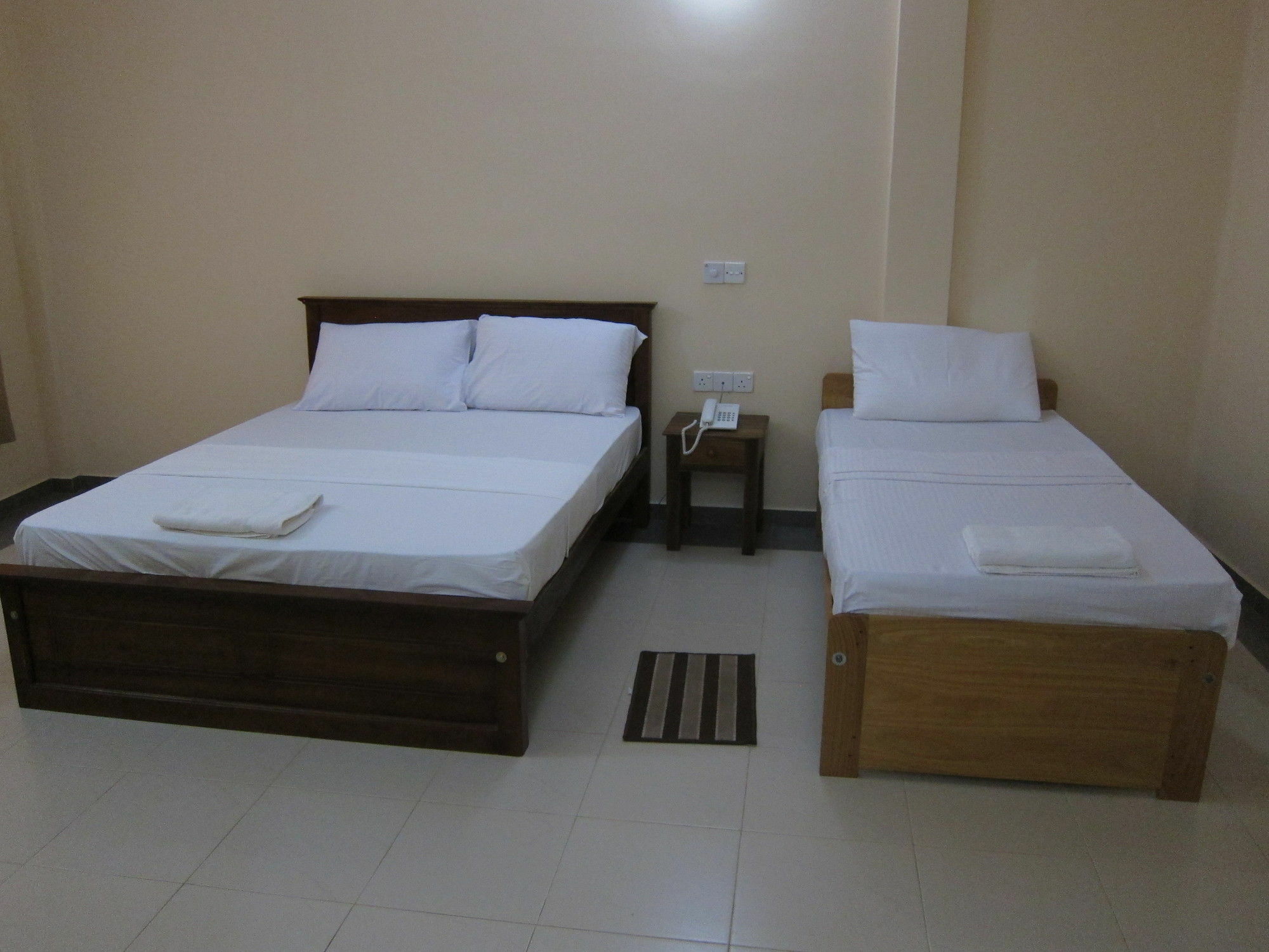Hotel Oviya Vavuniya Extérieur photo